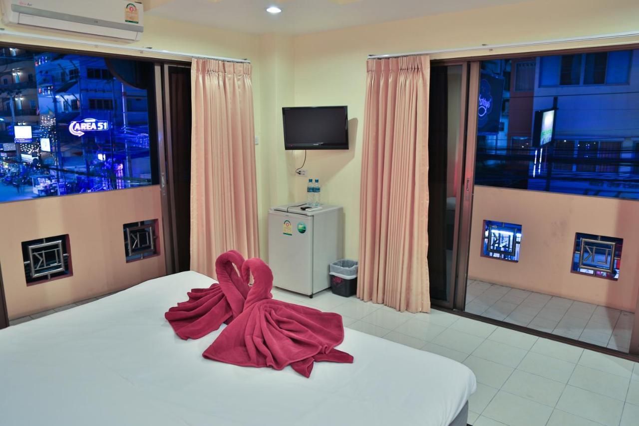 Harrys Hotel Bar & Restaurant Pattaya Bagian luar foto