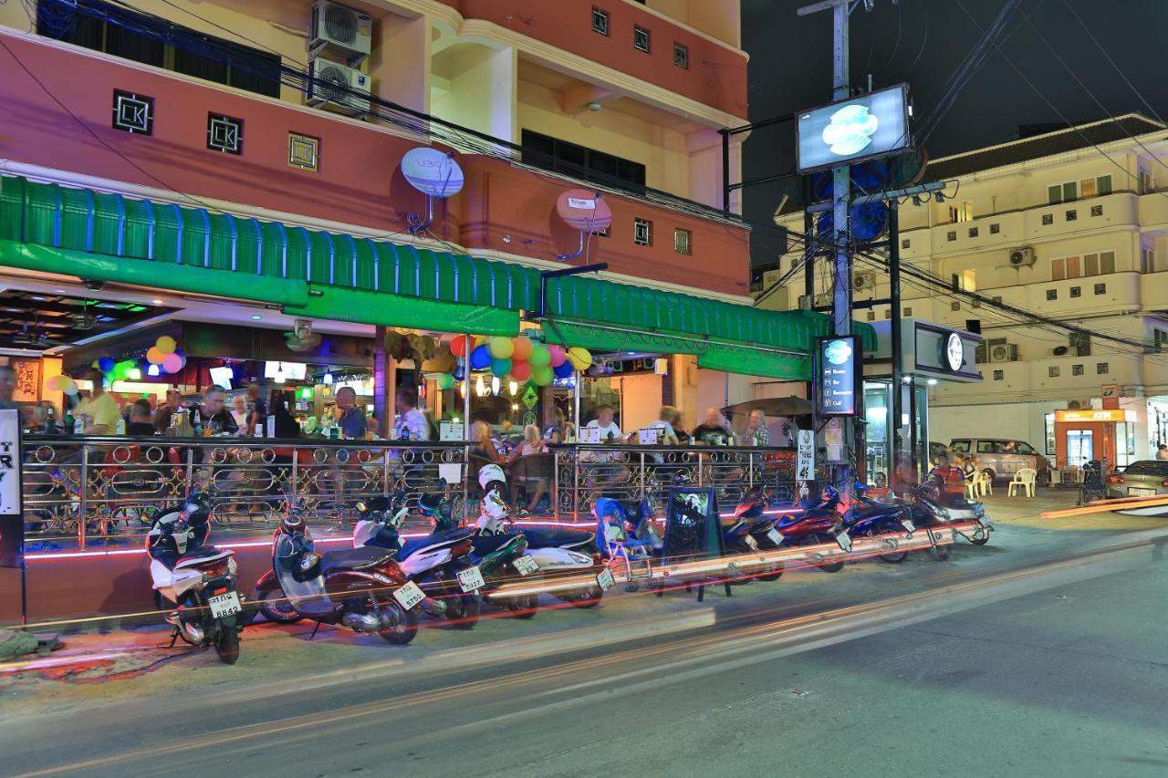Harrys Hotel Bar & Restaurant Pattaya Bagian luar foto
