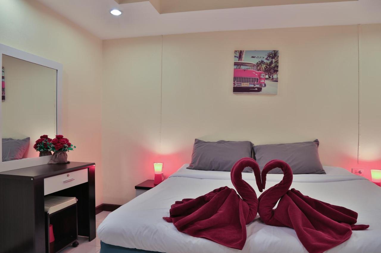 Harrys Hotel Bar & Restaurant Pattaya Bagian luar foto