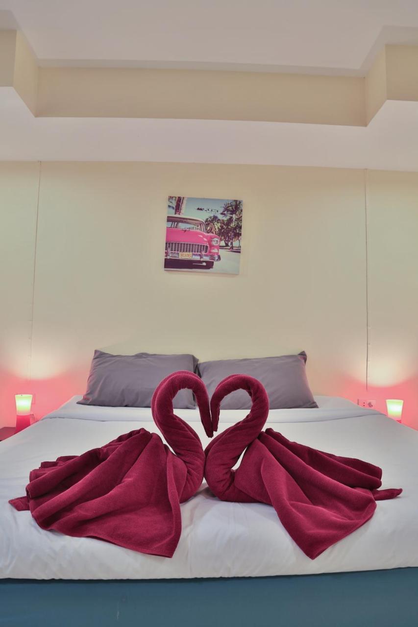 Harrys Hotel Bar & Restaurant Pattaya Bagian luar foto