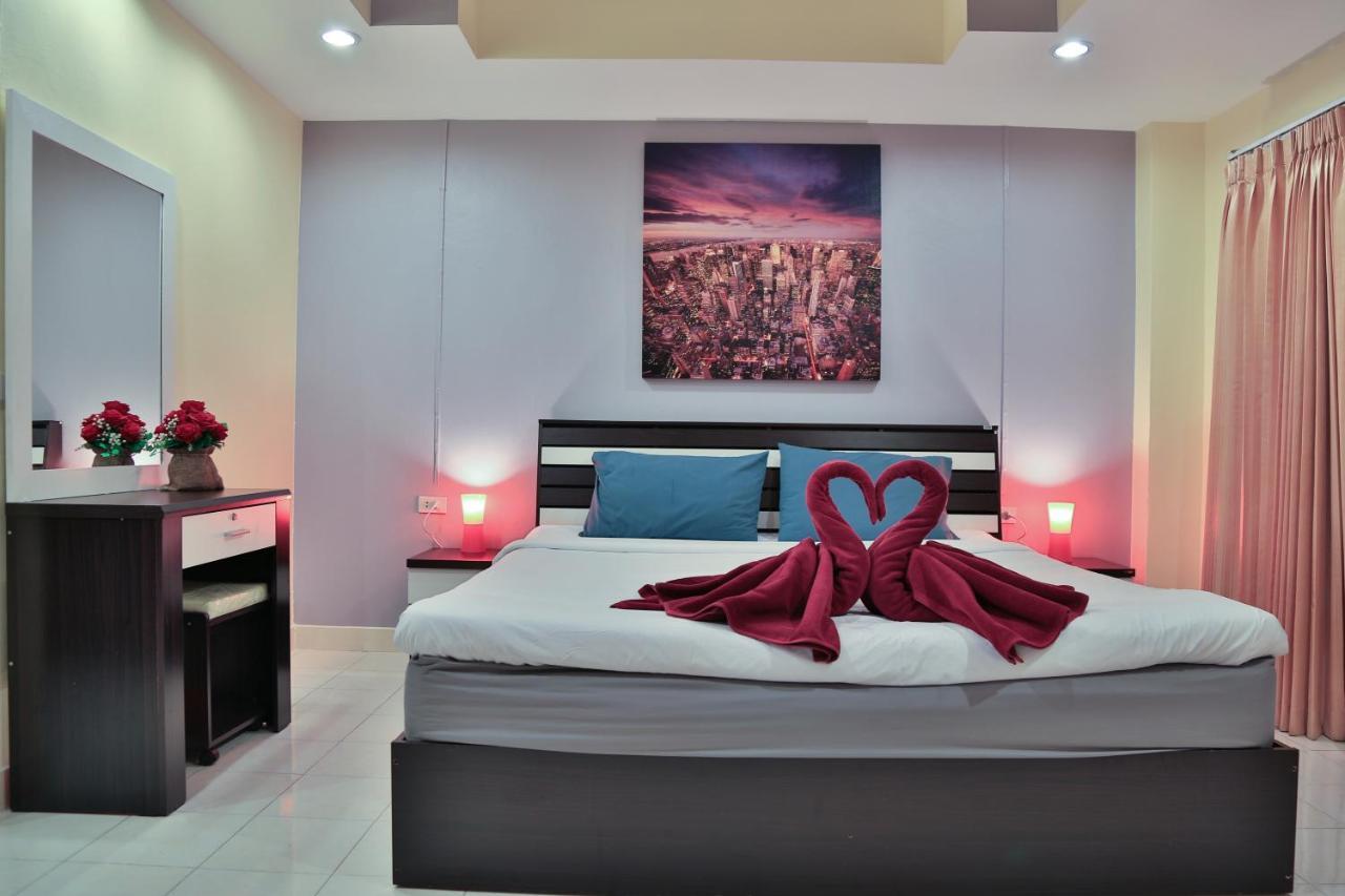Harrys Hotel Bar & Restaurant Pattaya Bagian luar foto
